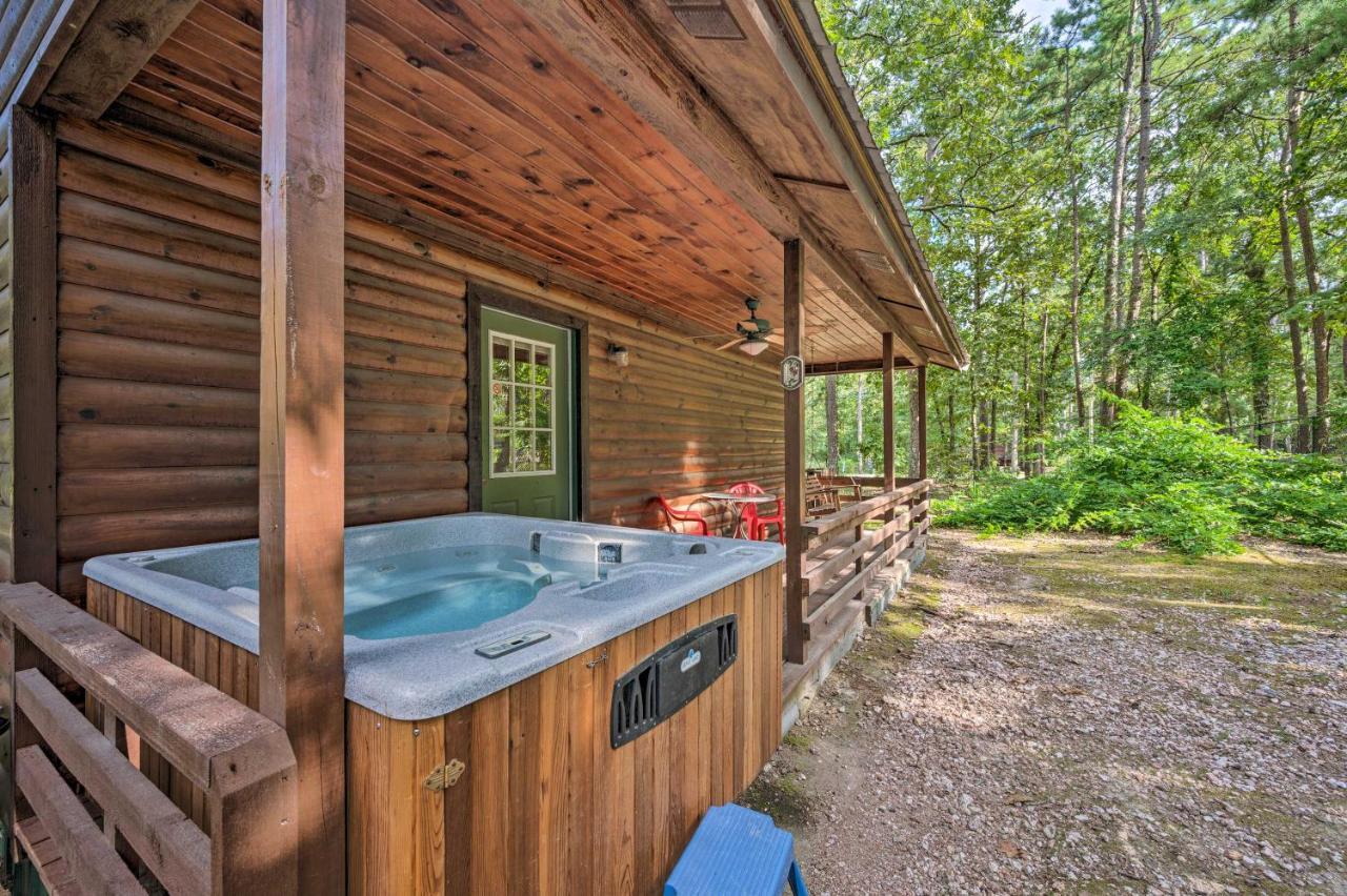 Ideally Located Broken Bow Cabin - Private Hot Tub Luaran gambar
