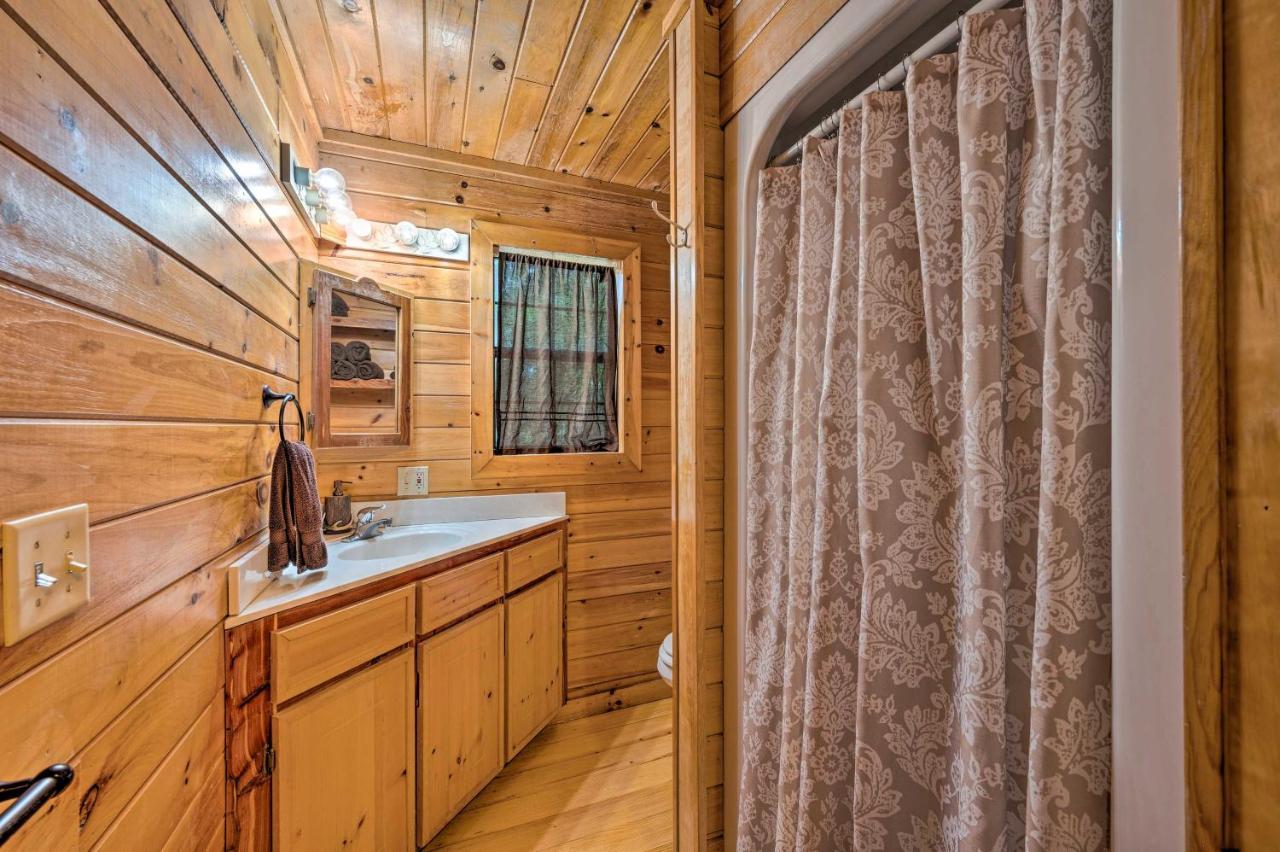 Ideally Located Broken Bow Cabin - Private Hot Tub Luaran gambar